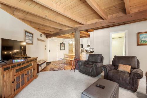 Treehouse Chateau by Great Western Lodging in Silverthorne, USA