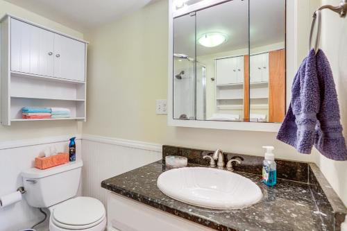 Waterfront Port Clinton Cottage with Fire Pit! Waterfront Port Clinton Cottage with Fire Pit!