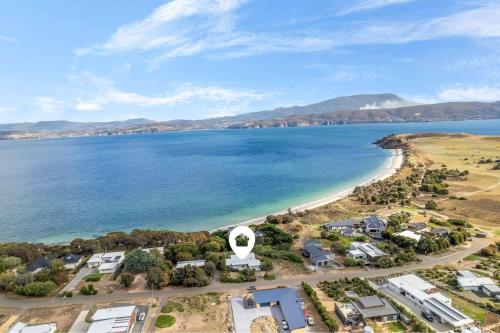 Getaway Hideaway-close to beach Sleeps-8 in Sandford