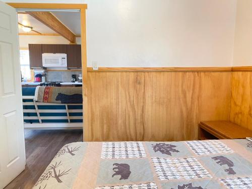 Queen Suite image 5