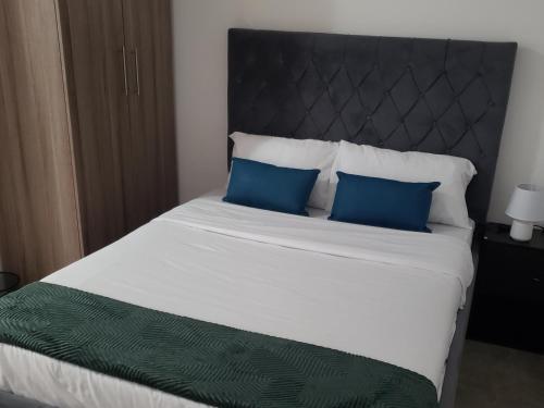 Bees Villiers - image 4