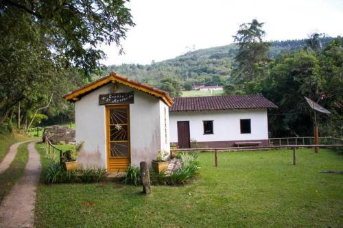 Sítio Vale da Colina-Nazaré Paulista com 3 casas