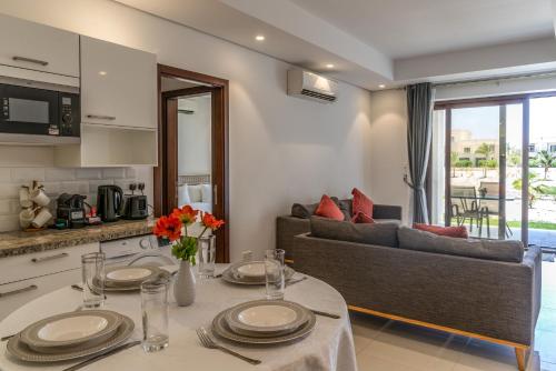 One-Bedroom Apartment image 2