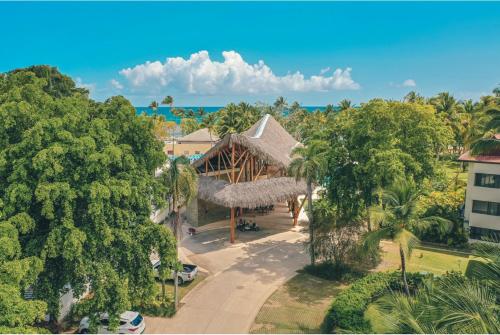 4BR Luxury Tropical Paradise Close to the Ocean