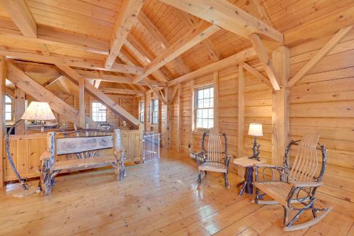 Exquisite Cabin with Deck and Fire Pit, 10 Mi to Lake