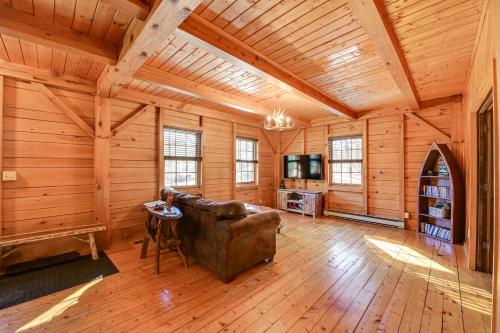 Exquisite Cabin with Deck and Fire Pit, 10 Mi to Lake