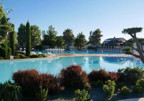 Water park, La Carabasse 4 etoiles Mobilhome 6 personnes, 3 chambres tout confort in Vias