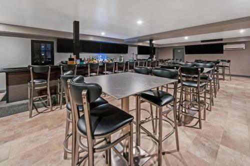 Americas Best Value Inn Foxboro - image 6