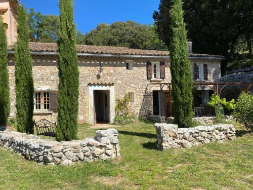 La Bastide Basse Nature Piscine à 3 quarts d'heure de la mer