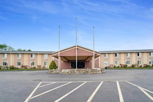 Americas Best Value Inn Foxboro - image 13