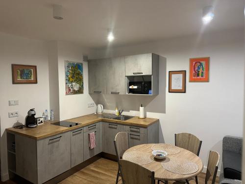 Warsaw View Apartment near Monument to the Warsaw Uprising