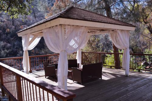 Quiet Mind Lodge, Retreat & Spa Sequoias  in 爾灣光譜