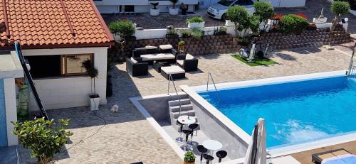 Apartments Silva with a view of sea