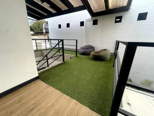 Económicas habitaciones amobladas en Medellín con oficinas, puesto de trabajo, cocina, baño y lavandería comunes Be Together by Roots Rentals TOG401y402, Medellín (fotografie 10)