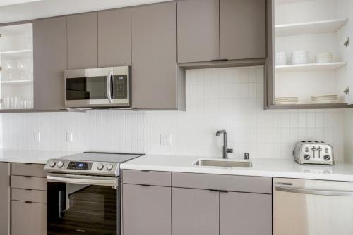 Inglewood 1br w sundeck clubhouse nr shopping LAX-1160 in Inglewood, USA