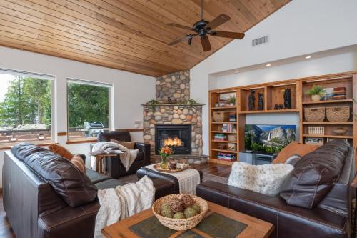 Yosemite Summit & Little Summit - 5BR/3BA Vacation Home - image 13