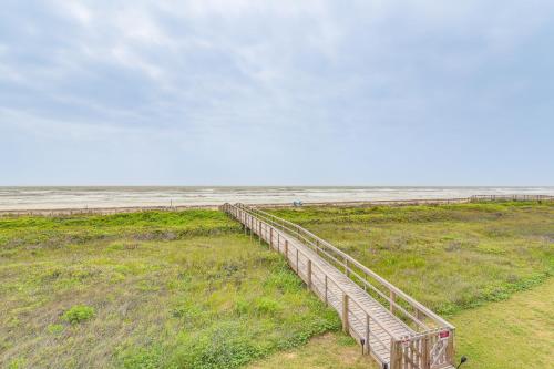 Beachfront Retreat with 2 Decks, Patio and Views!