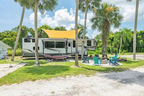 Coastal Wanderlust - RV Glamping in Nature Comfort & Adventure!