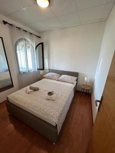 Apartments by the sea Slatine Ciovo - 1128 - image 8
