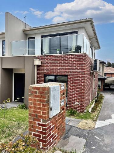 Townhouse in Reservoir for Family in 瑞斯維爾