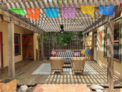 Central 1br 1ba SA Casita w full kitchen & patio in San Antonio, USA