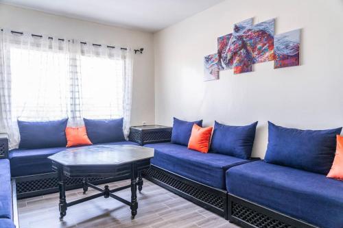 Beachside Haven seven Min Drive in Les Amicales