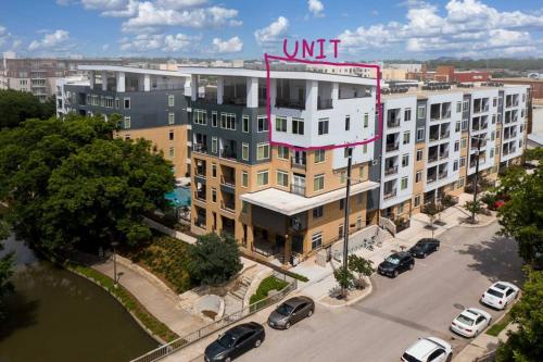RiverWalk PentHouse Oasis w/Free Parking Gym Pool near San Antonio Művészeti Múzeum