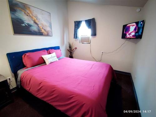 Zen Haven 5- Close to Downtown Indy- Queen Bed