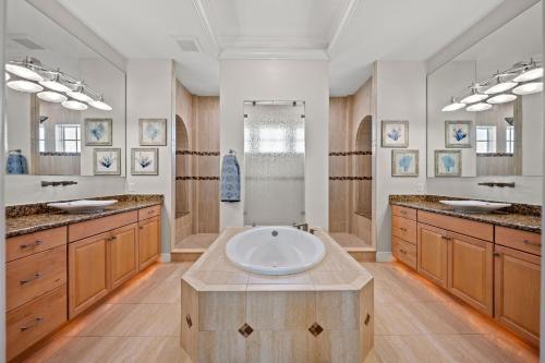 Four-Bedroom Holiday Home image 10