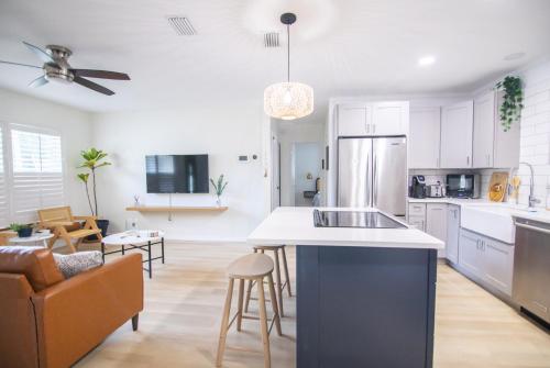 CasaHelena Poolside Paradise,Heated Pool,5min to Beach,IRB Clearwater,BBQ in Largo, USA