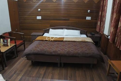 Hotel Dalhousie Shangrila Hotel Near Hill Station - Natural Landscape & Mountain View - Comfortable Stay with Family