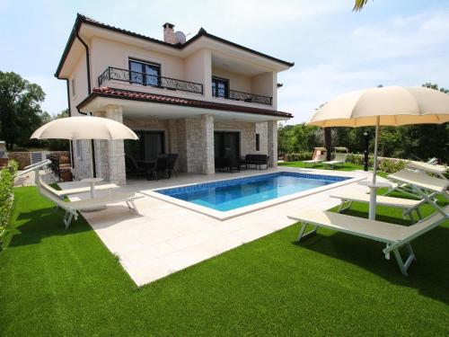 New built luxury villa with swimming pool and garden