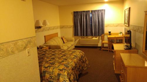 Crossfield Country Inn Room Type - Queen Room - Non-Smoking