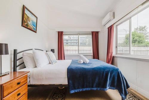 Yarraville Garden Large home with yard and parking in 亞拉維爾