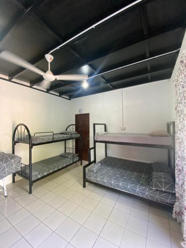 Julian Homestay - Room2