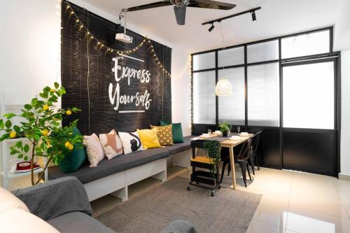 Chic - 4 bedroom - Projector - Ipoh Town - Sleep8, Ipoh
