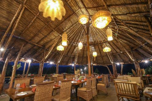 Toyam by Orchid Hotels - 레스토랑