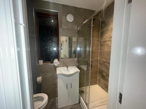 5 Bed Haven - Off Street Parking - Pool Table, Welling (fotografie 3)