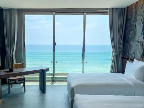 Deluxe Twin Room Oceanfront with Bathtub
