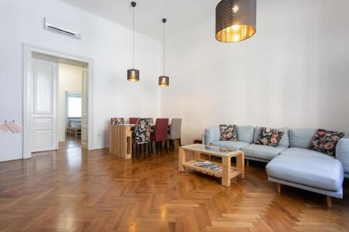 Spacious Apartment in Historic Centre & FREE Parking, Lublaň (fotografie 2)