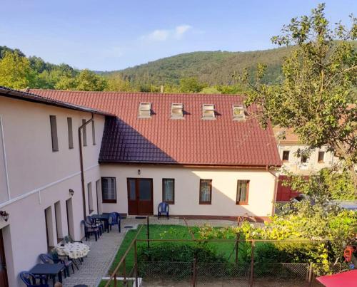 Dārzs, Casa Bunicii in Saska Montana