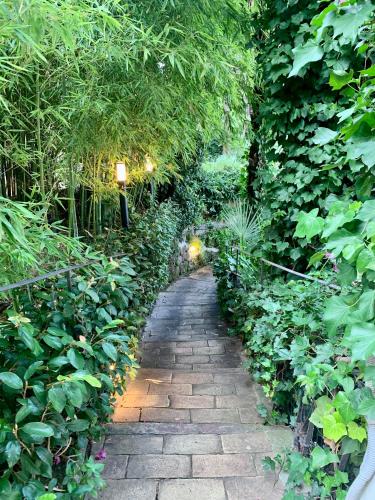 Giardino dei Giganti, 5 minute walk to the subway B, Roma (foto 8)