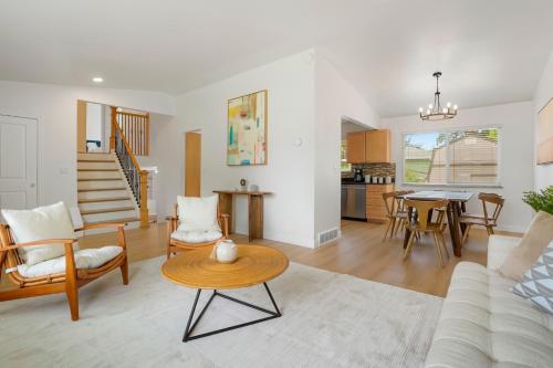 Large Home, 2 Living Rooms, Great for Family/Pets! in Arvada, USA