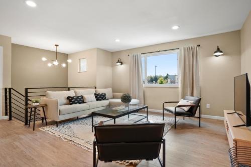 Bright 4BD Suburban Nest with Garage! in Arvada, USA