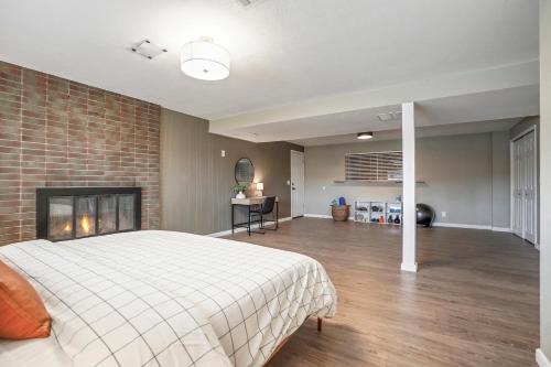 Bright 4BD Suburban Nest with Garage! in Arvada, USA