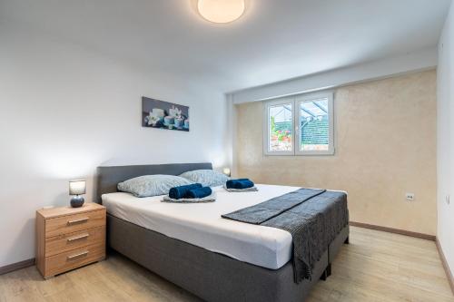 1 double bed, 1 sofa bed