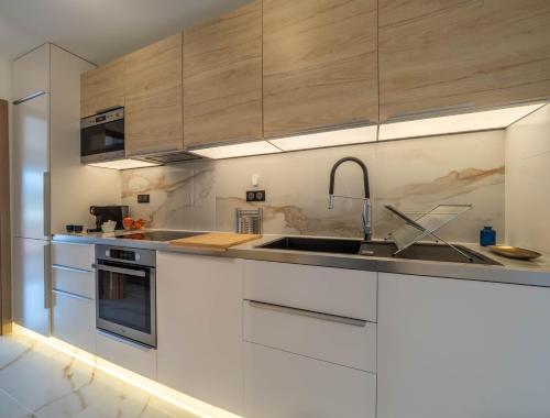 Sunny Riviera Apartment