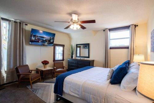 Roomy 3BR & 2BR Apartments near Universities in Bloomington, USA