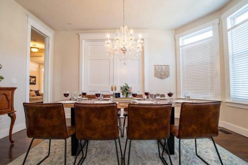Roomy 3BR & 2BR Apartments near Universities in Bloomington, USA