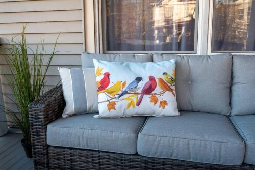 Roomy 3BR & 2BR Apartments near Universities in Bloomington, USA